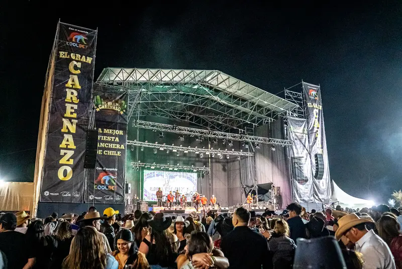 Torre del Gran Carenazo y escenario de noche